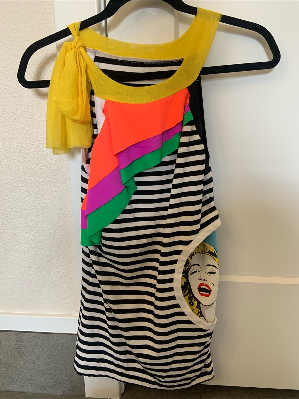 Pop-Art Tank Top with Neon Ruffle Detail - Marilyn Monroe